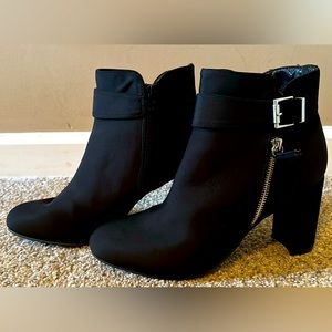 Black heel boots never worn. Still in condition when it was bought.